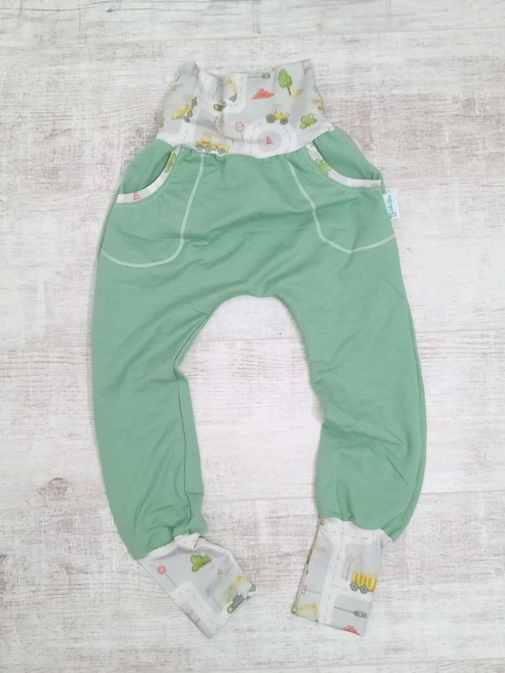 Sötétmenta többméretes nadrág 104-116