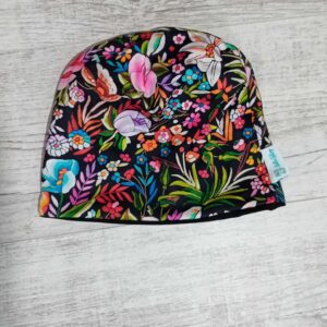 Fekete rózsás sapka