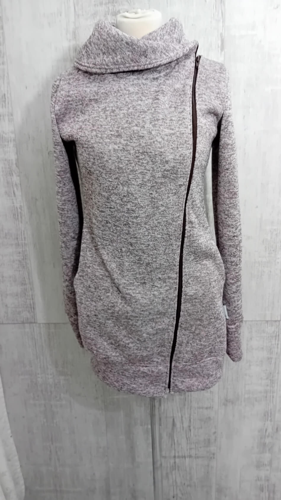 4az1-ben Cirmos kötött Hordozós pulóver 38